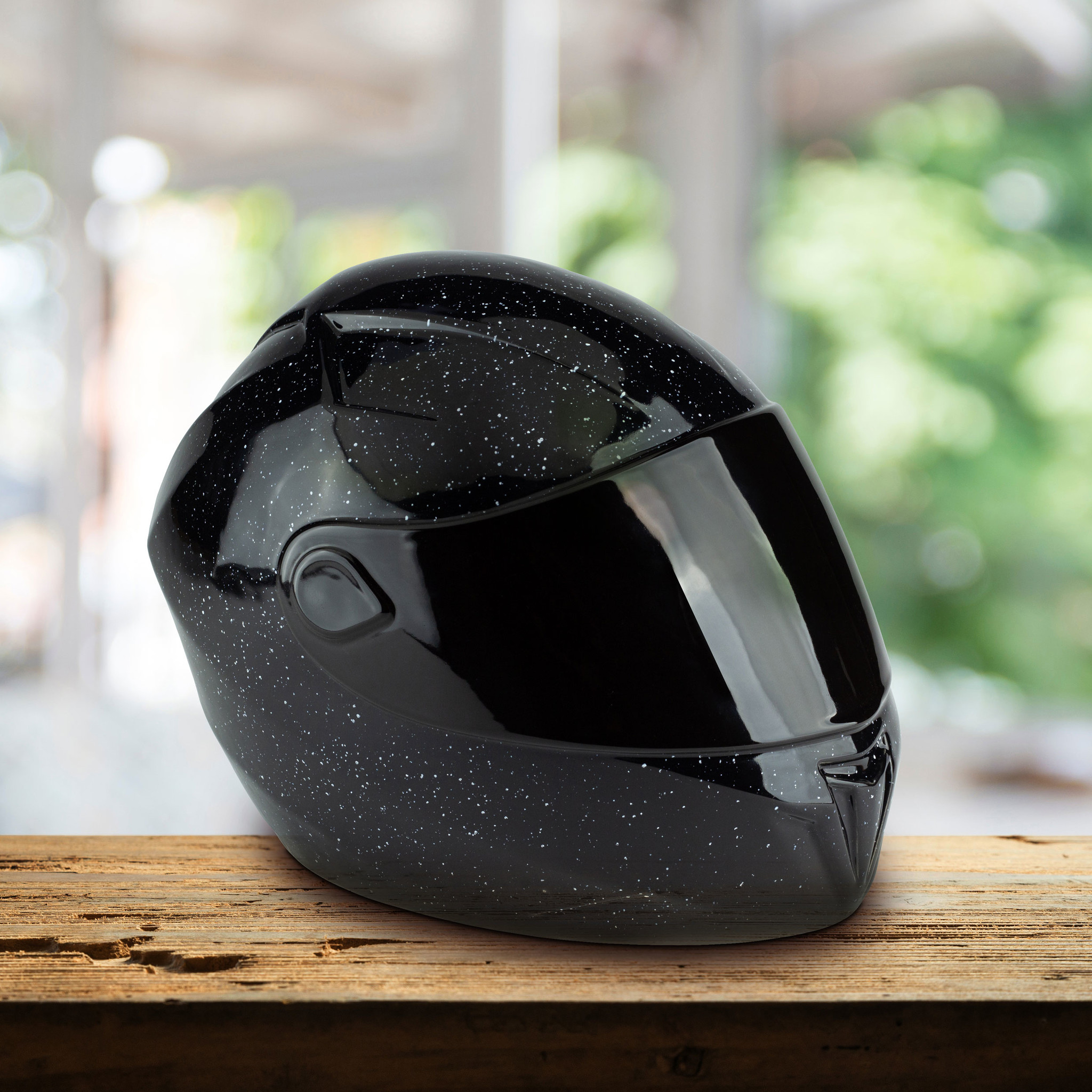 KU 121 Keramische urn Motorhelm